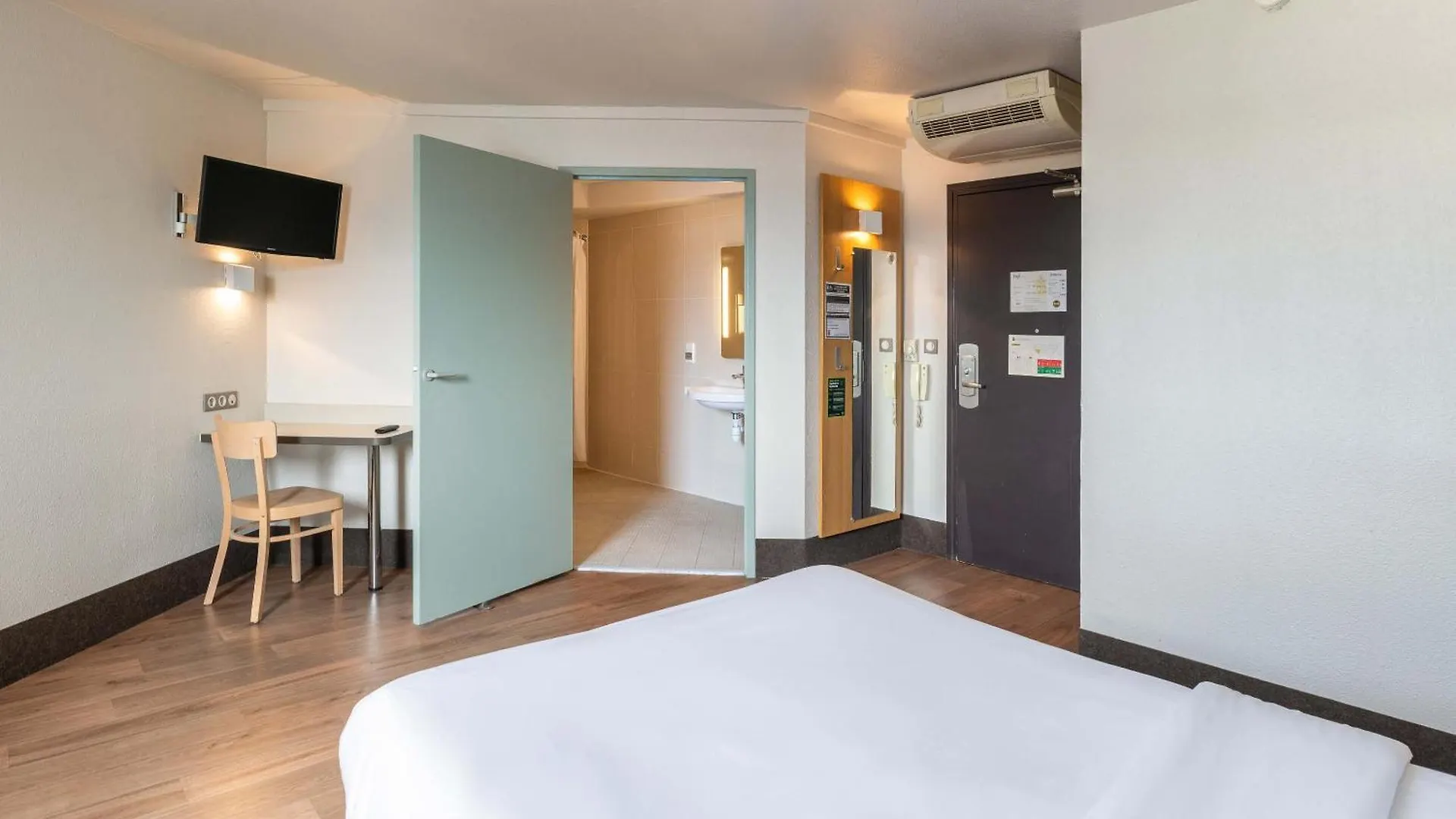 B&B Hotel Lyon Grand Stade Meyzieu 2*,
