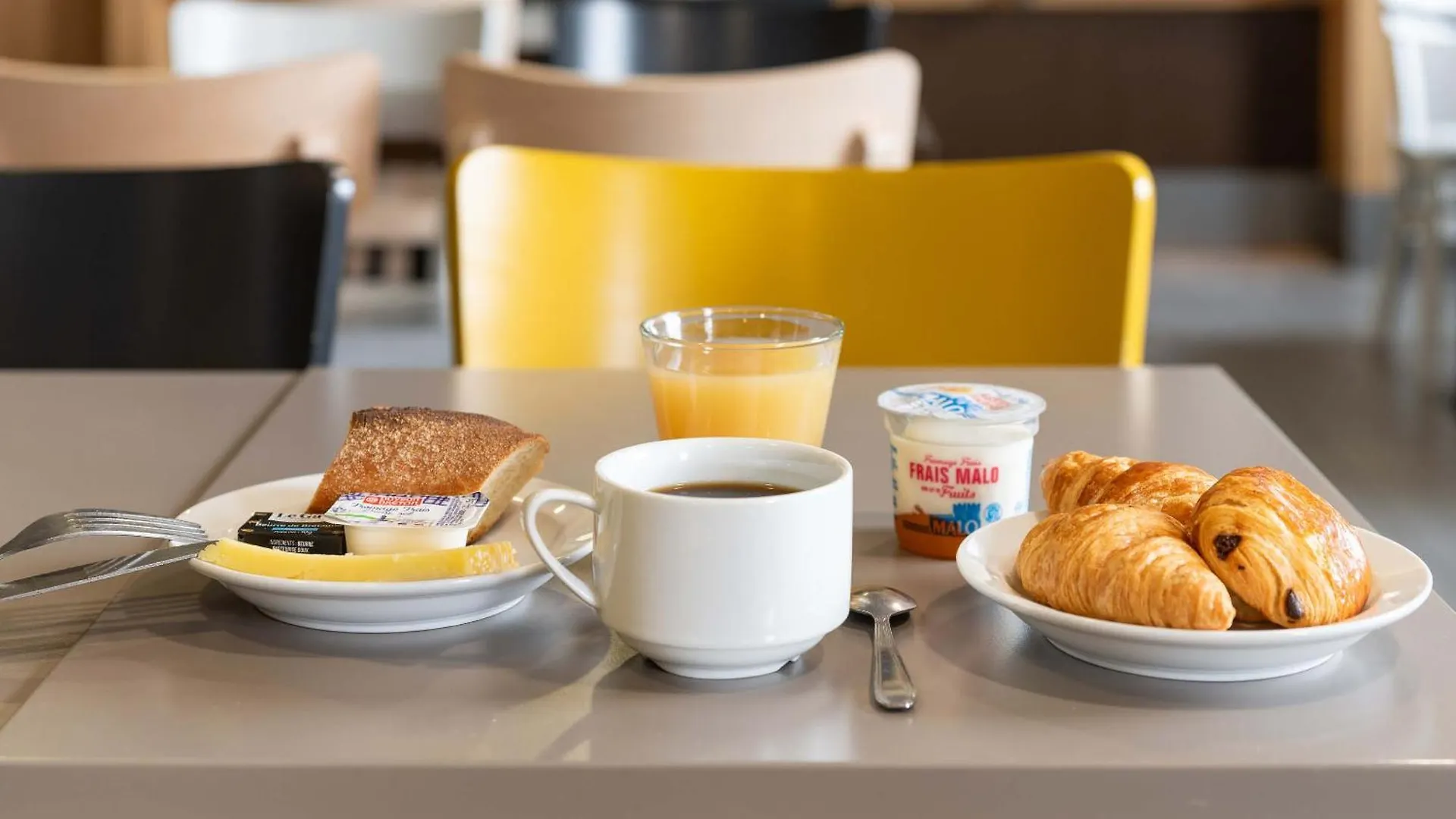 **  B&B Hotel Lyon Grand Stade Meyzieu Francja